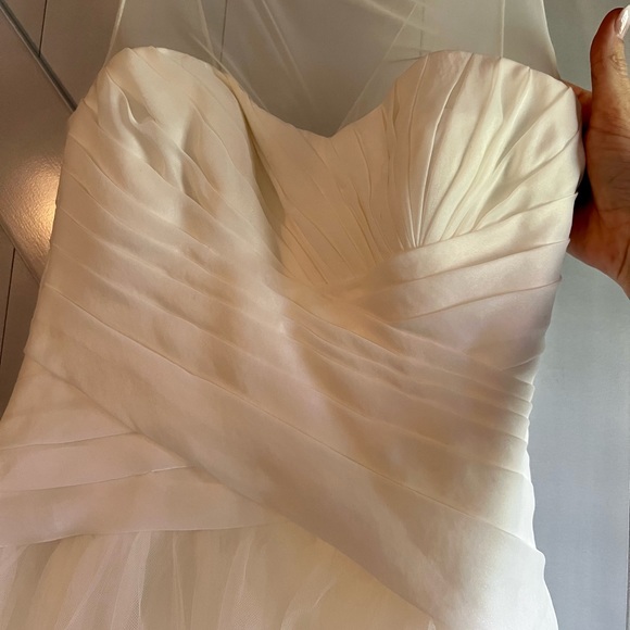 Lovely David’s Bridal Wedding Gown, Ivory, Size 4 - Picture 7 of 10